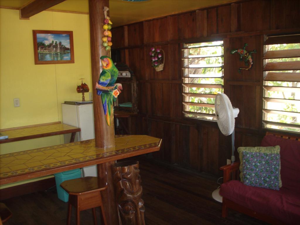 Green Parrot Beach Houses And Resort Placencia Luaran gambar