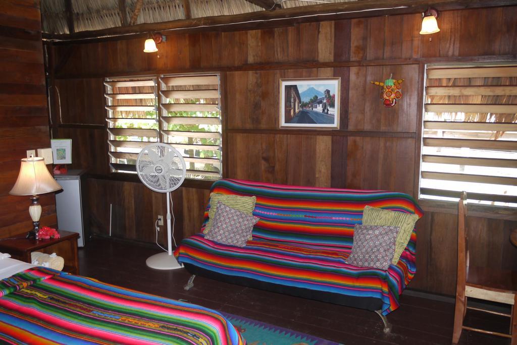 Green Parrot Beach Houses And Resort Placencia Luaran gambar