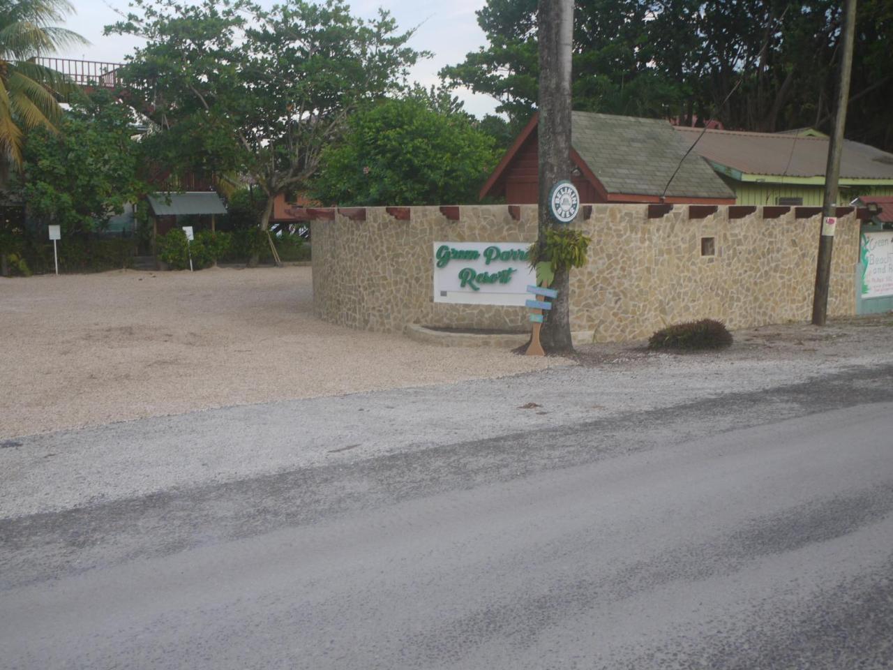 Green Parrot Beach Houses And Resort Placencia Luaran gambar