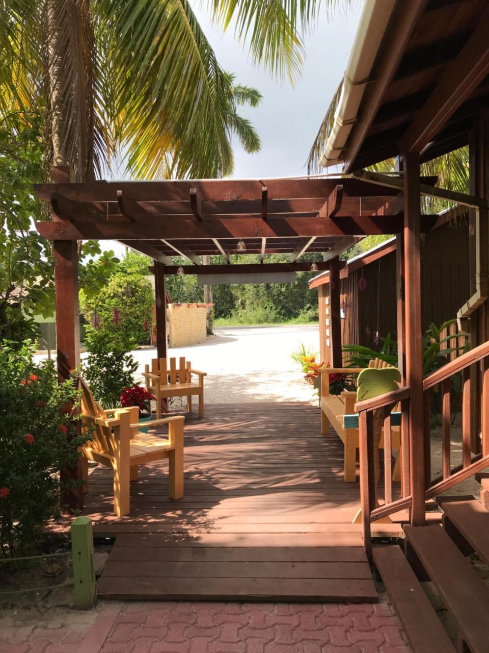 Green Parrot Beach Houses And Resort Placencia Luaran gambar